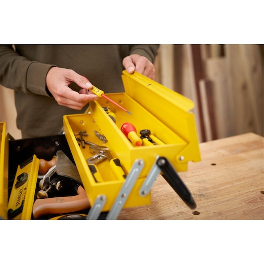 Stanley 18in 5-Tray Double Handle Cantilever Box