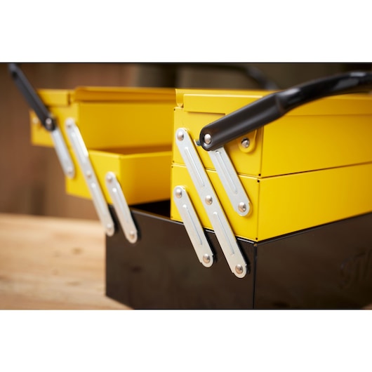 Stanley 18in 5-Tray Double Handle Cantilever Box