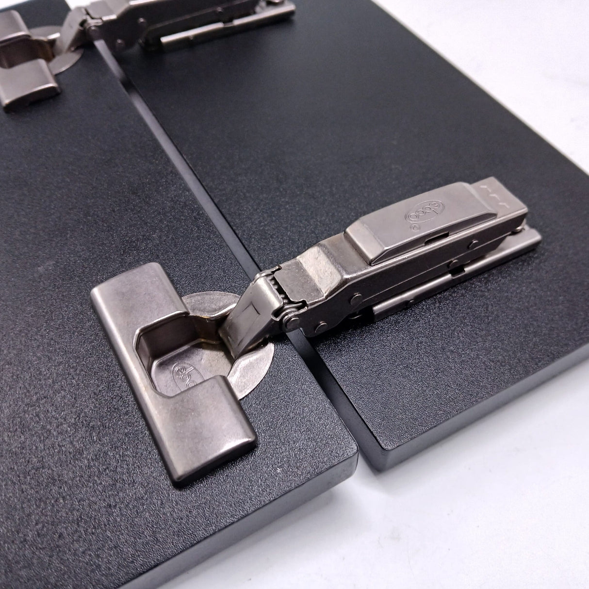 Ebco E-Soft Linear Hinge 3D Max Gunmetal Finish (Set of 2)