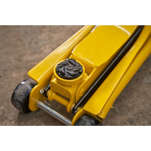 Stanley 2-Ton Hydraulic Trolley Floor Jack
