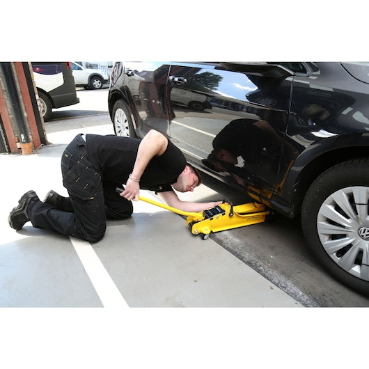 Stanley 2-Ton Hydraulic Trolley Floor Jack