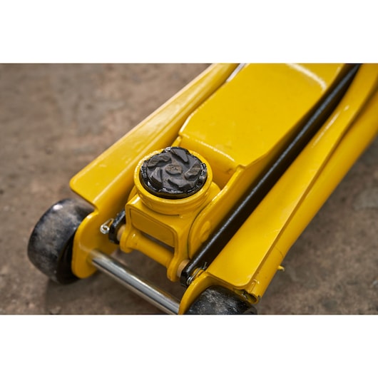 Stanley 2 Ton Hydraulic Trolley / Floor Jack